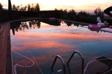 Il Borghino Sunset over the pool